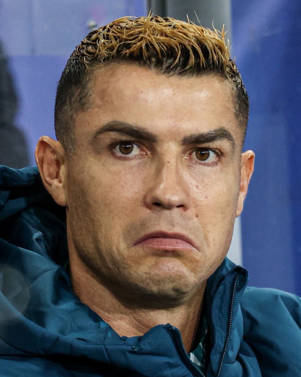 JeffFcb14's tweet photo. Cómo se va retirar Ronaldo// cómo lo hará Messi https://t.co/nHvRoEQheR