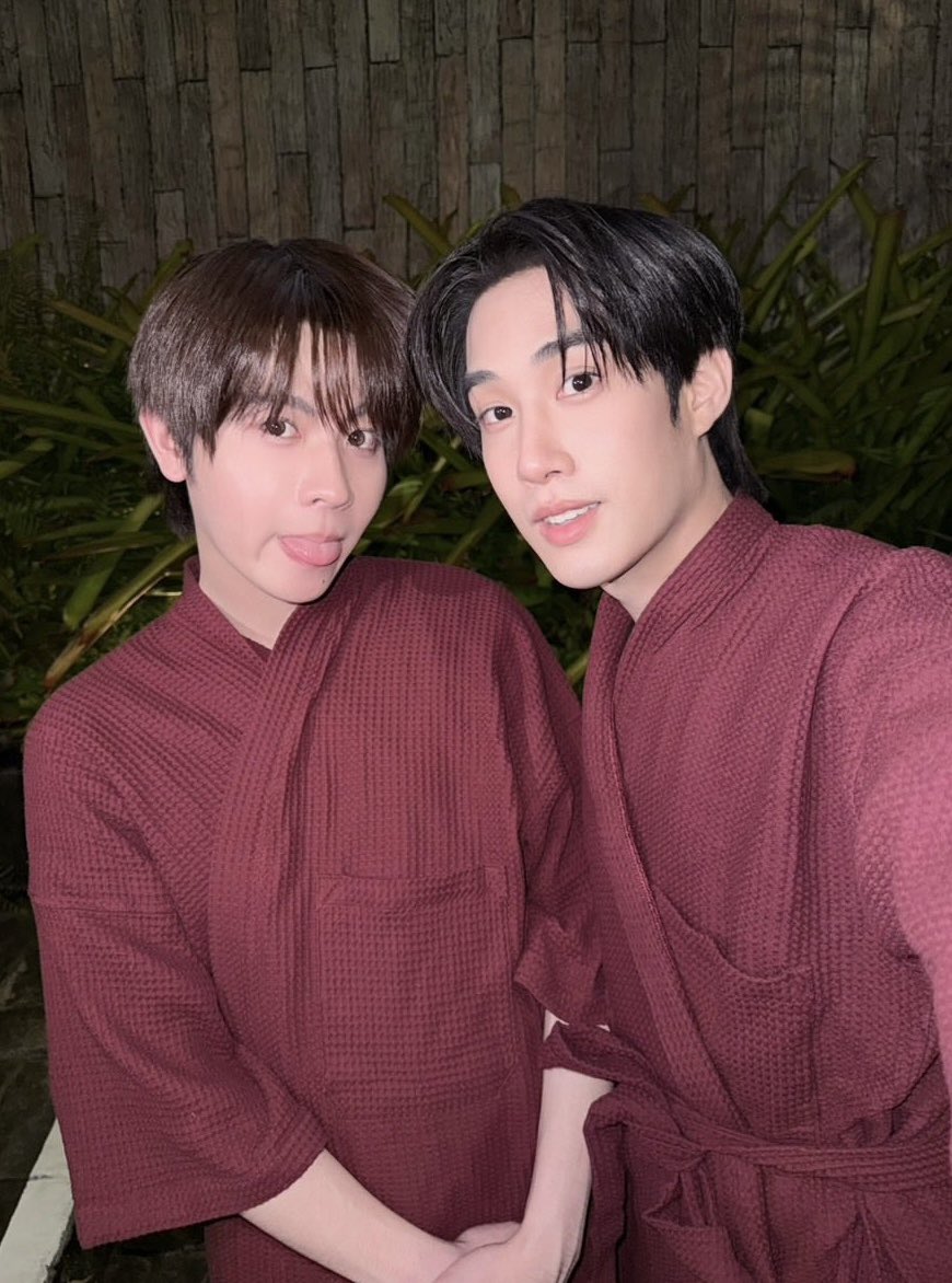 Laaaalyn's tweet photo. พี่อินอดใจไม่จับยัยนี่ฟัดแก้มยังไงไหวง่ะ น่ารักเกินไปมาก น่ารักจนหวงแทนคนข้าง ๆ น่ารักแบบอยากจับน้องคุณปั้นเป็นก้อนแล้วกลืนลงท้อง ㅠㅠ 

YOURTUBER Q4
#ยัวร์ทูบเบอร์Q4 https://t.co/wfsa7JJB4w