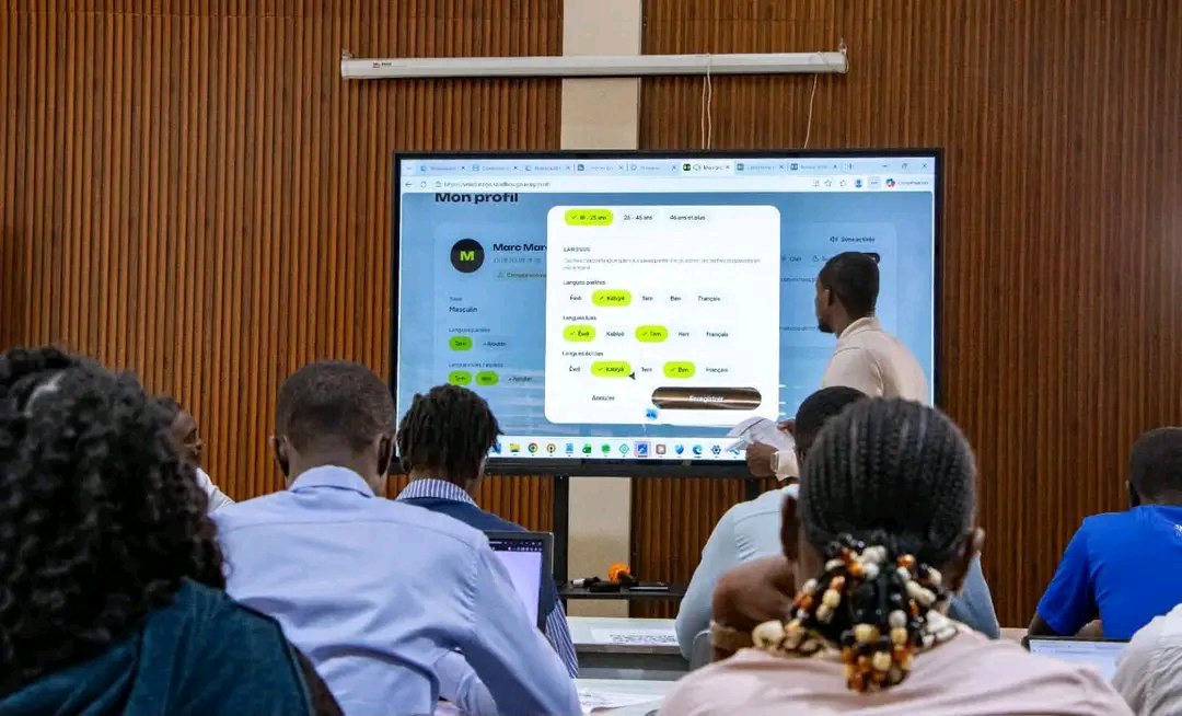 LegalistMagnani's tweet photo. 🇹🇬 Et si l’IA parlait enfin les langues du Togo ?

« Voix du Togo » est en phase de test avec l’éwé, le kabiyè et le moba. À terme, cette innovation pourrait rapprocher les services publics des citoyens en leur parlant dans leur propre langue.

#Togo #IA #LanguesTogolaises https://t.co/g1unNb2Rbr