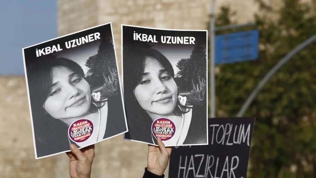 Elf4uzuner's tweet photo. Unutmayacağız! #ikbaluzuner #aysenurhalil https://t.co/ra9XtXzOTZ