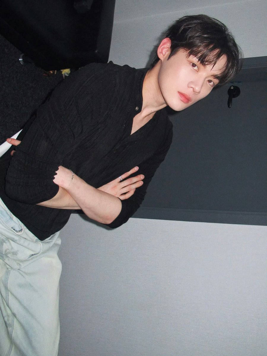 zhiliangfankui's tweet photo. Kim Yoon-sik oppa, we love you forever. We will always be on your side and stay with youෆ( ˶'ᵕ'˶)ෆ   

WELCOME KIM YOON SIK TO PARIS

#YOONSIKPFWSS27
#KIMYOONSIKINPARIS https://t.co/vOwJKe11o1