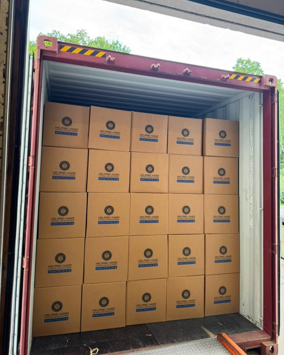 HelpingHandUSA's tweet photo. Our 6th container of the year is loaded! 📦💙 

Thanks to an incredible group of volunteers, it was packed in just over an hour. Every box brings support closer to families in need. Help us fill the next one ✨

HHRD InKindGifts HumanitarianAid https://t.co/OxSylhCDz4