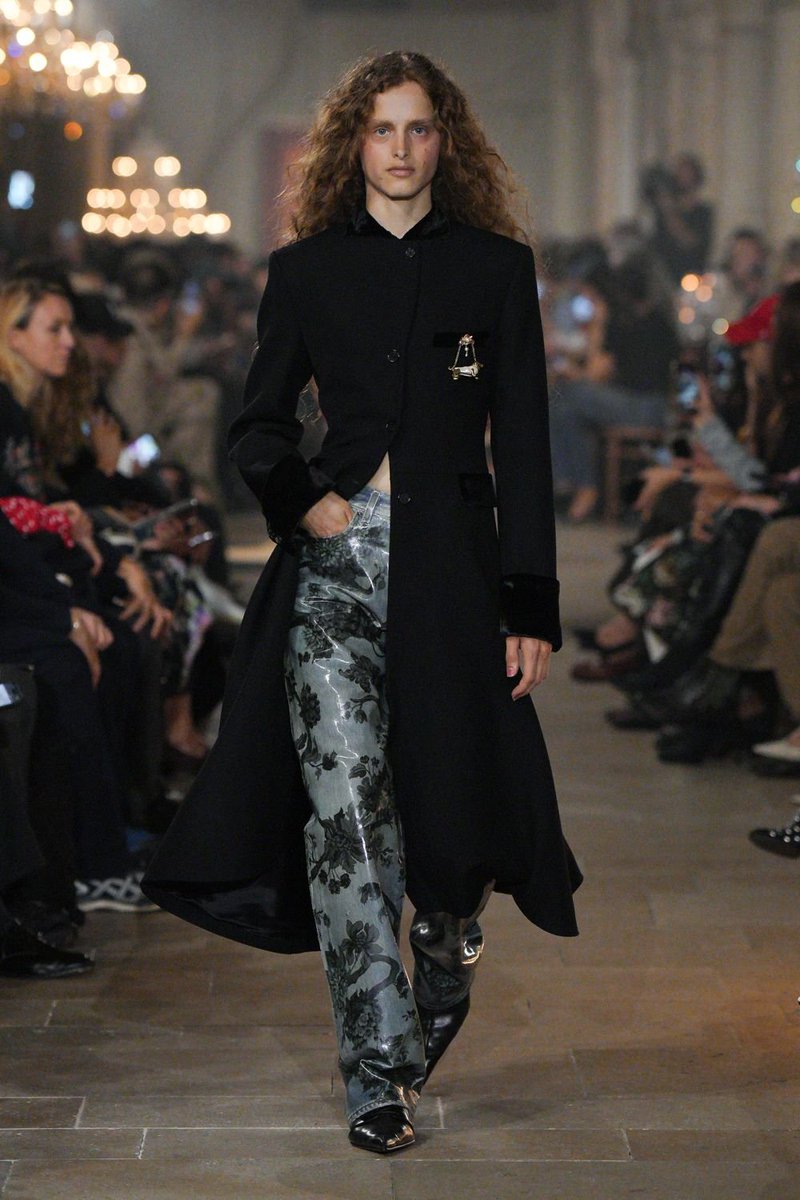 itgirlbackup's tweet photo. Acne Studios ss27 https://t.co/xI49bYa7Rj