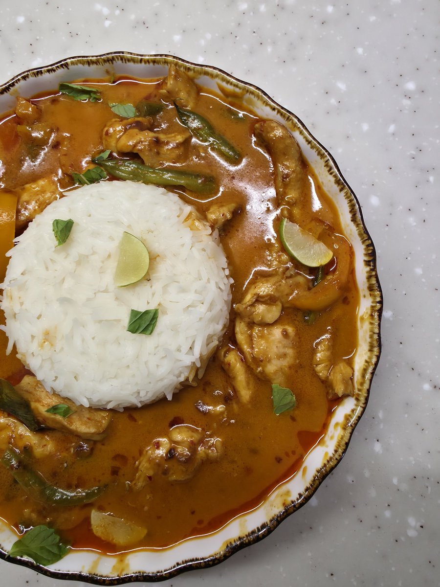 nanobot_aa's tweet photo. Thai curry the 🐐 https://t.co/zhOryStWya