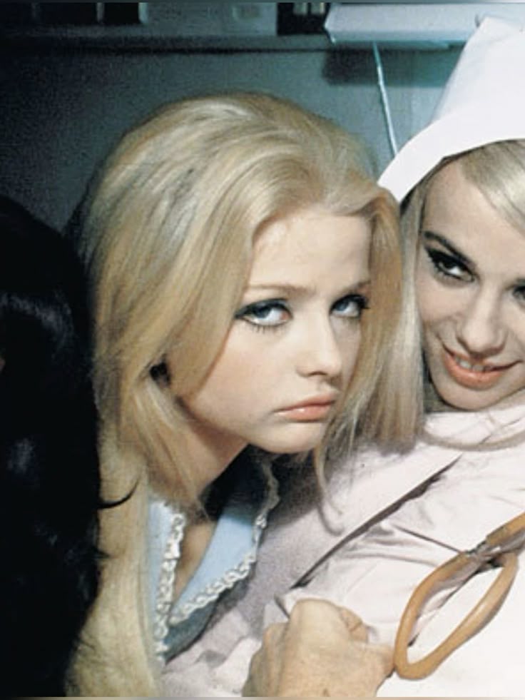 60sgrl's tweet photo. i like 2 pout. https://t.co/yy788gRW8s