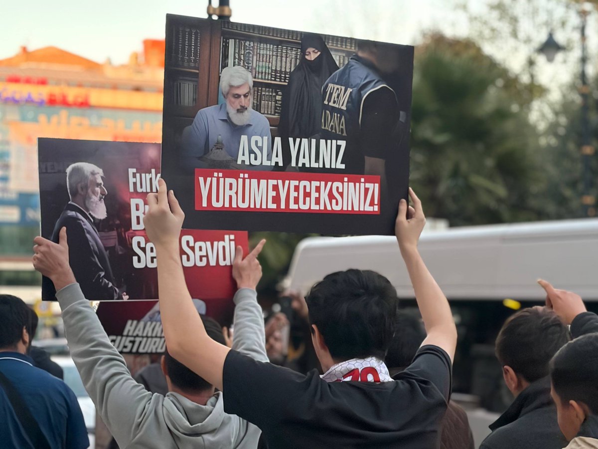 furkan_histnbl's tweet photo. Alparslan Kuytul Hocaefendi, Semra Kuytul Hocahanım ve diğer kardeşlerimizin haksız tutukluluklarının son bulması için özgürlük yürüyüşü  gerçekleştirdik.  

📍 Gaziosmanpaşa Meydan

#AdanaEmniyeti
#SusDosyasıCanlıYayın
26Eylül SokakIşkencesi https://t.co/vaZePx2wDR
