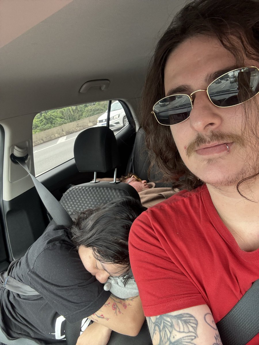 __CharlieR_'s tweet photo. Meus bebê vieram dormindo o caminho inteiro, foi eu e as vozes na minha cabeça conversando durante 5h https://t.co/BZ6DbwTkYu