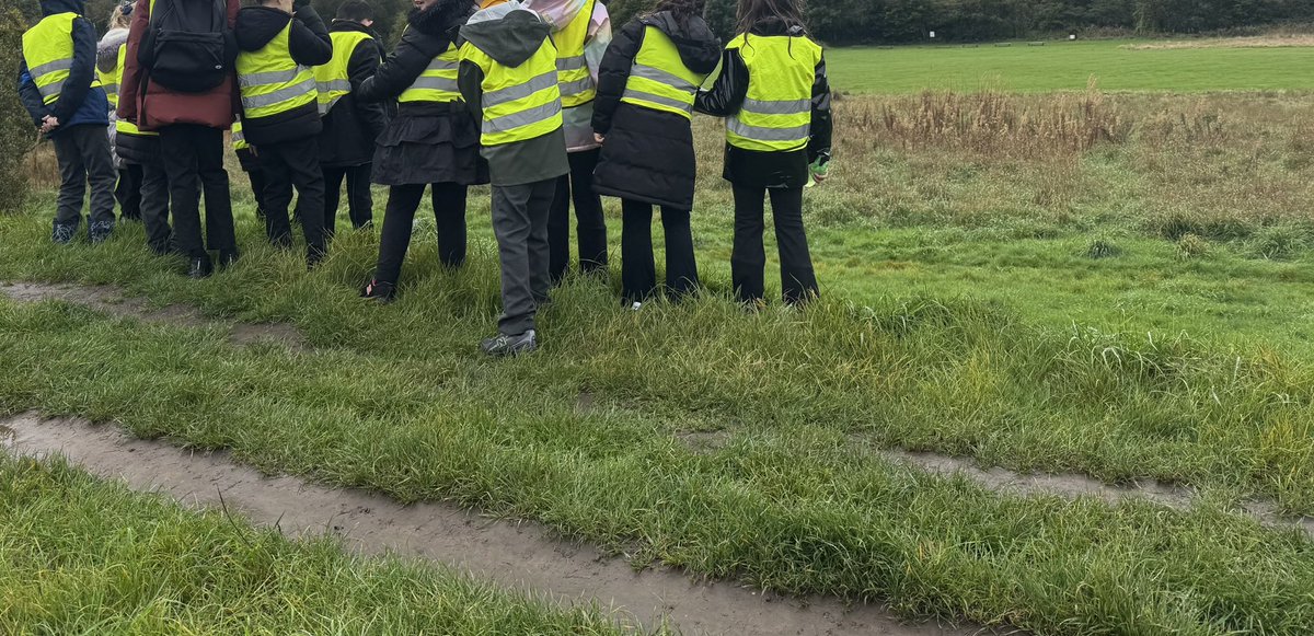 ButtonLane_'s tweet photo. Year 4 went to the River Mersey today. In Geography they’ve been looking at the water cycle, the features and even some flood defences. The children had a great time even with a heavy precipitation spell. https://t.co/vISooa4Ev8