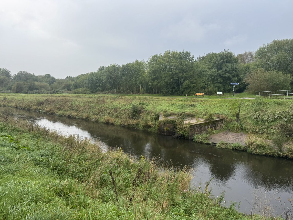ButtonLane_'s tweet photo. Year 4 went to the River Mersey today. In Geography they’ve been looking at the water cycle, the features and even some flood defences. The children had a great time even with a heavy precipitation spell. https://t.co/vISooa4Ev8
