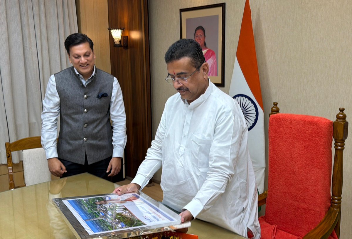 cmowbgov's tweet photo. The Chairman of Matix Fertilisers, Shri Nishant Kanodia, met the Hon’ble Chief Minister of West Bengal, Shri Suvendu Adhikari, today.

During the meeting, discussions were held on the urea project at Panagarh Industrial Park, as well as the formal announcement of the company’s upcoming projects in West Bengal.