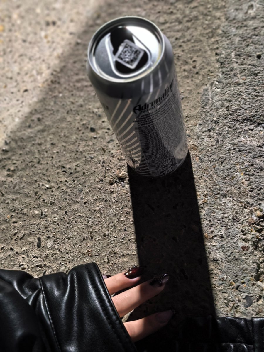 nivmattg's tweet photo. Я уже представляю как меня пустят по кругу завтра на паре. Как вам мои тапки 😇 https://t.co/zkK1DZwqRL