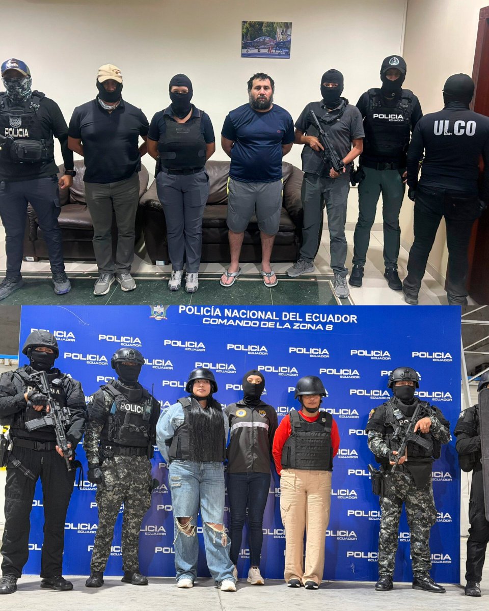 Libertador_Ec's tweet photo. Los Choneros      /         Los Choneros
      Antes:               /                 Ahora: https://t.co/DTHtZQzHUN