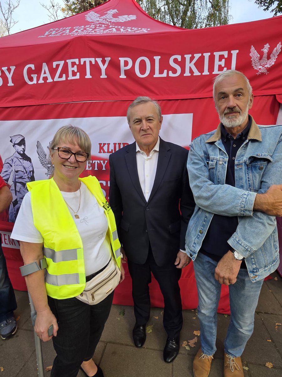 PiotrGlinski's tweet photo. Kolejny dzień w obronie TK. https://t.co/SuBqou5EJU