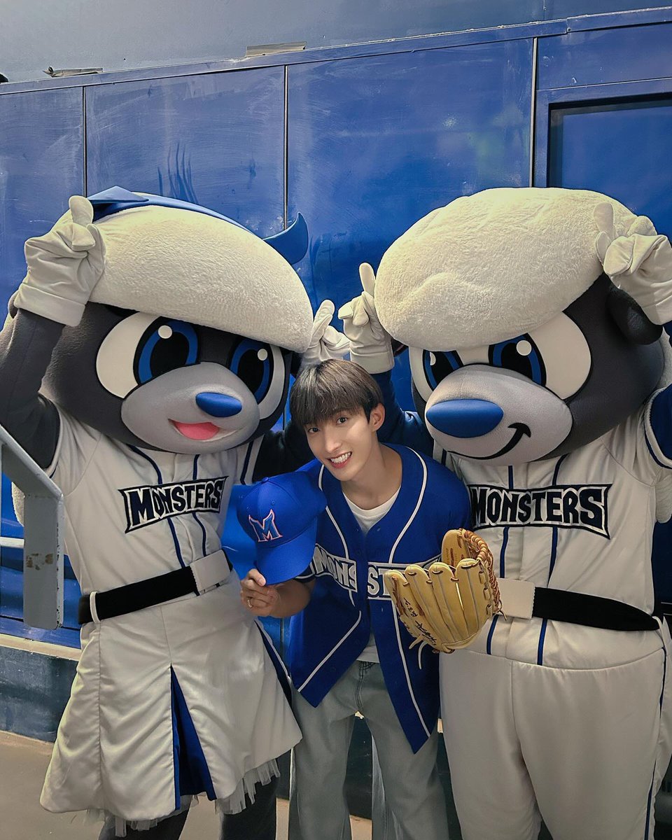timefordk's tweet photo. 241001 도겸 인스타그램 #dkig
최강 야구 ⚾ 영광스러운 100회에 초대해주셔서 감사합니다¨̮ 쩨강쩨강 몬스터즈 앞으로도 파이팅๑˃̶͈̀Ⱉ˂̶͈́๑ 응원합니다!
#도겸 #ドギョム #DOKYEOM #세븐틴 https://t.co/1f50fs9ITz