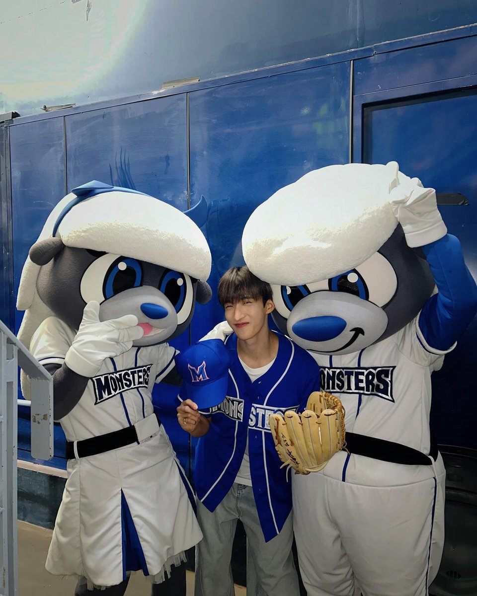timefordk's tweet photo. 241001 도겸 인스타그램 #dkig
최강 야구 ⚾ 영광스러운 100회에 초대해주셔서 감사합니다¨̮ 쩨강쩨강 몬스터즈 앞으로도 파이팅๑˃̶͈̀Ⱉ˂̶͈́๑ 응원합니다!
#도겸 #ドギョム #DOKYEOM #세븐틴 https://t.co/1f50fs9ITz