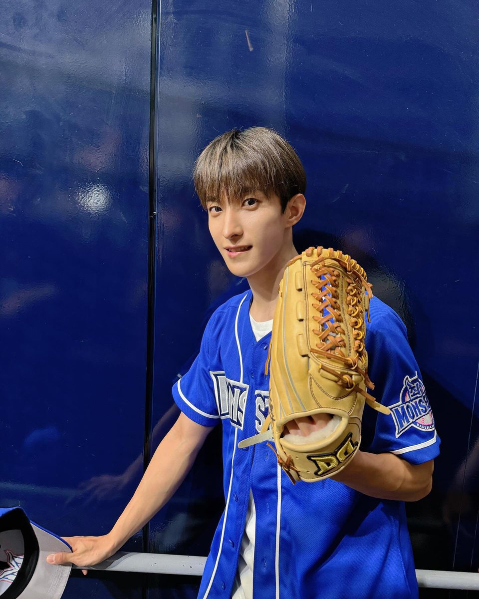 timefordk's tweet photo. 241001 도겸 인스타그램 #dkig
최강 야구 ⚾ 영광스러운 100회에 초대해주셔서 감사합니다¨̮ 쩨강쩨강 몬스터즈 앞으로도 파이팅๑˃̶͈̀Ⱉ˂̶͈́๑ 응원합니다!
#도겸 #ドギョム #DOKYEOM #세븐틴 https://t.co/1f50fs9ITz