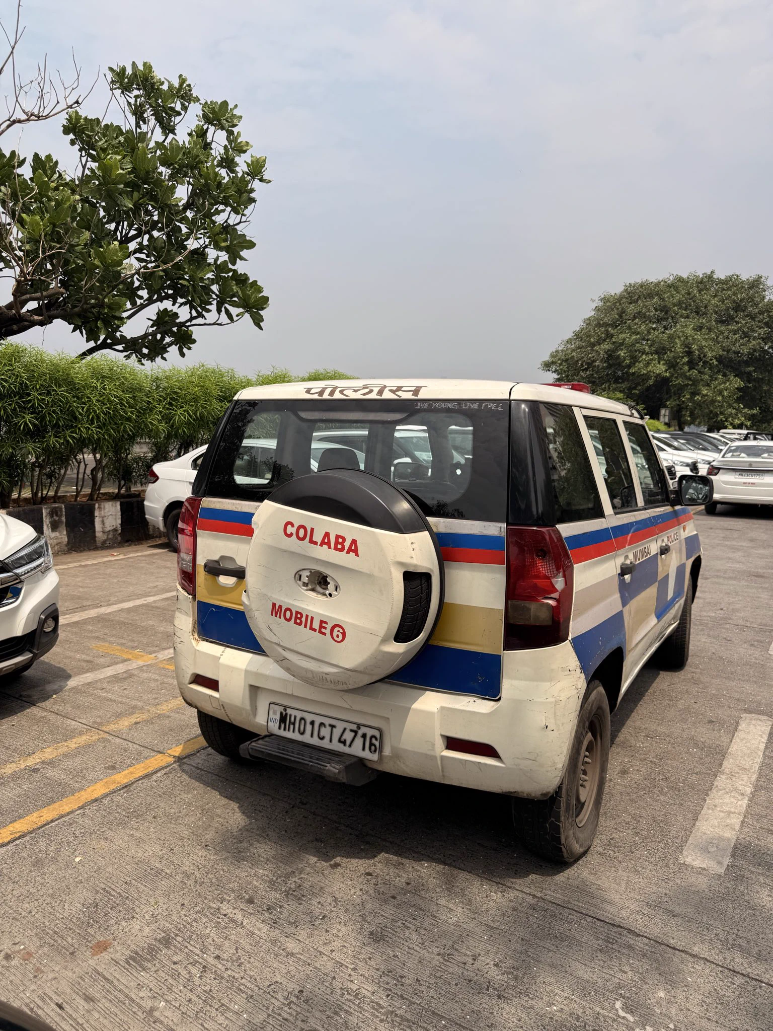 Dhananjai Charan on X: "A Mumbai Police vehicle (Colaba Mobile 6 ...