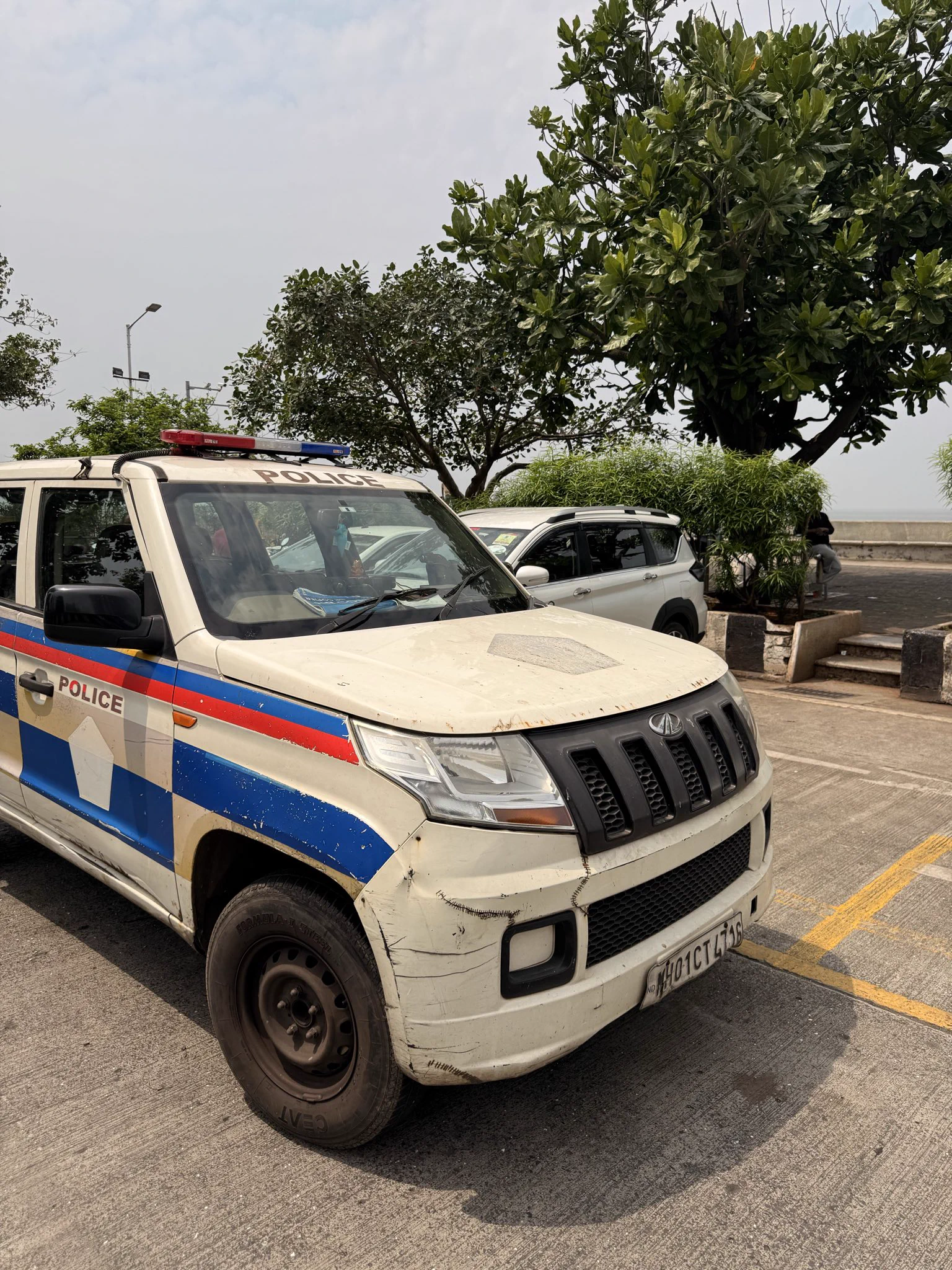 Dhananjai Charan on X: "A Mumbai Police vehicle (Colaba Mobile 6 ...