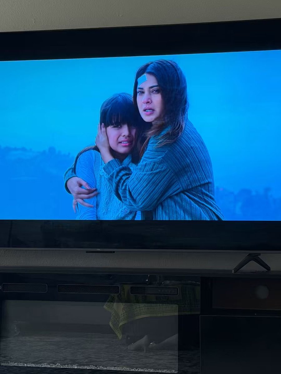 Miss__Aerin's tweet photo. I find it so chilling whenever I see this actress playing a 'psycho' type of character!She used to play such roles in dramas before,too!Yet, whenever she portrayed a gentle, endearing character,she fit the role perfectly!She is a wonderfully versatile actress! She is so beautiful https://t.co/KaFX49YW57