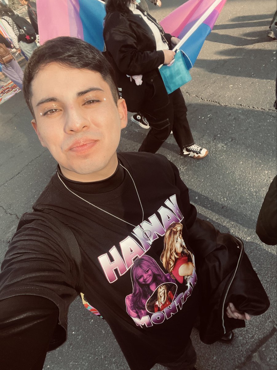 basticyrus's tweet photo. Miley t-shirt made for me 🤍🤍✨ @miley https://t.co/4CEFnmv4Sx