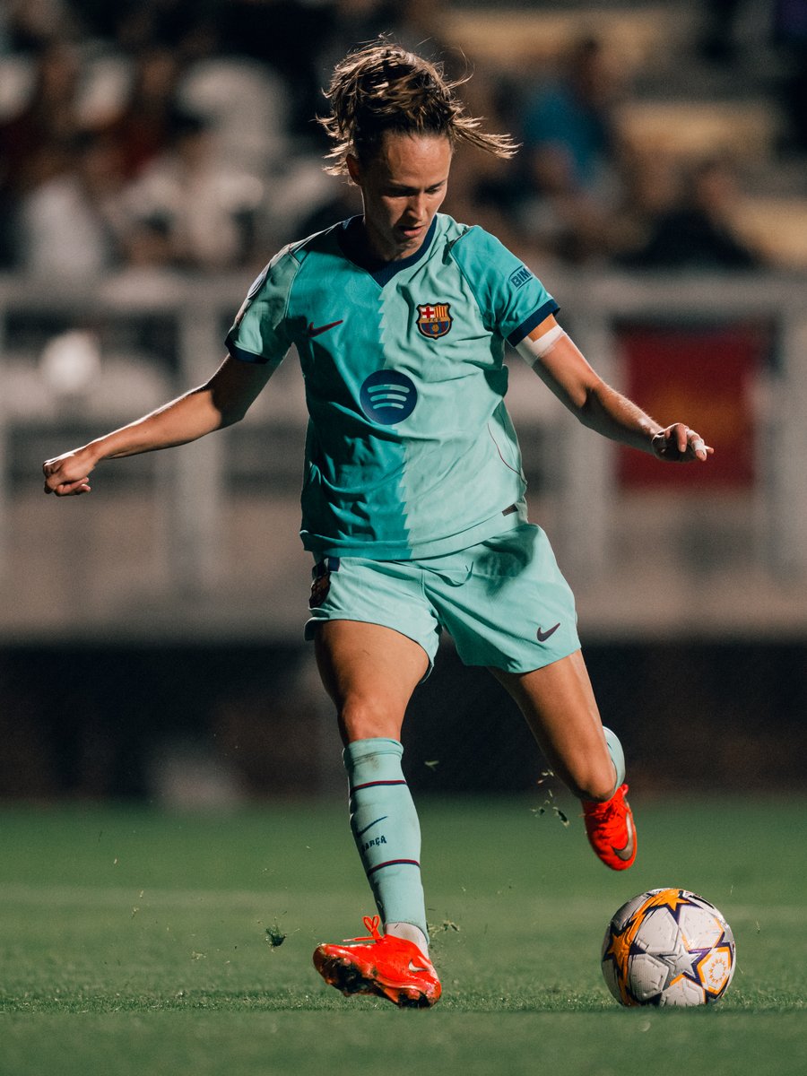 FCBfemeni's tweet photo. 🔄 Doble canvi al Barça

↑🟢 Aitana
↑🟢 Aïcha
↓🔴 Martina
↓🔴 Graham

#RomaBarça | #uwcl https://t.co/ZEvBlvhDBI