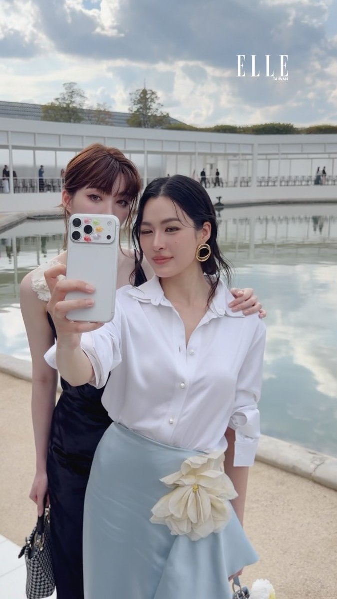labelleling1's tweet photo. ขอดูด้วยได้ม่ายยย📸📱

#LinglingKwong #OrmKornnaphat
#LingOrmDiorSummer27 #LingOrm
#Dior #DiorSummer27 #PFW https://t.co/sQ4dzkqy5a
