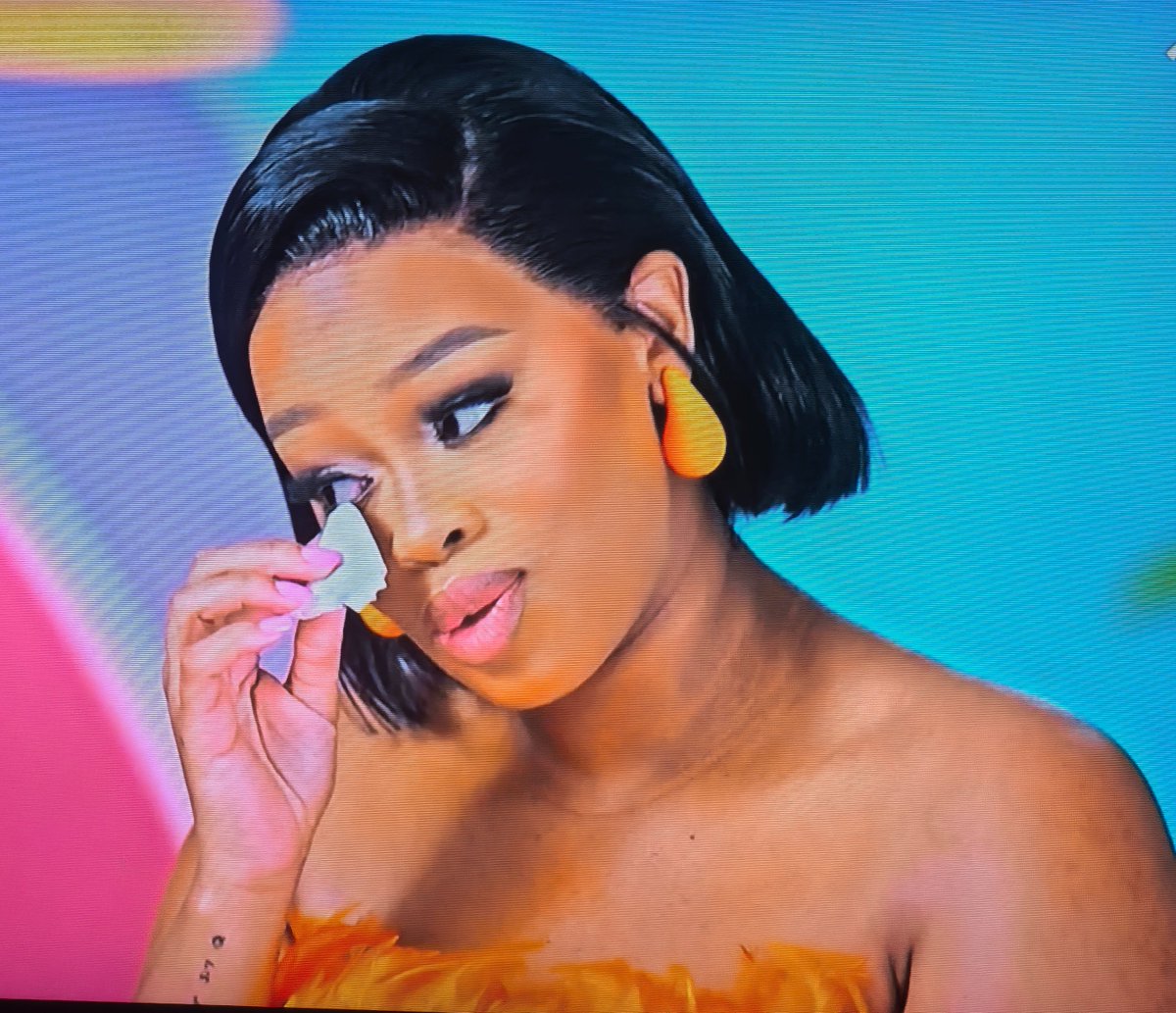 Nombu_Sodi's tweet photo. Khwezi akamthandi uLwandle kunzima nokuzenzisa 😩

#IzinganeZesthembu https://t.co/cCF18a4lGO