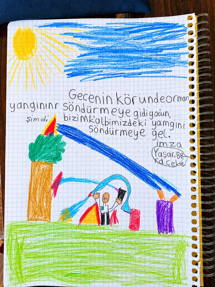 TutsakBebekler's tweet photo. BOLU
Yusuf Bera'nın hem annesi hem babası KHK'lı olan Yusuf Bera babası için yaptığı resme:

"Gecenin köründe orman yangınını söndürmeye gidiyordun, şimdi bizim kalbimizdeki yangını söndürmeye gel ! " yazmış.

Babaları hapisteki çocukların sesini duyun...

@avunzileyuksel 

HerEmanet BirTanık￼ ￼￼￼