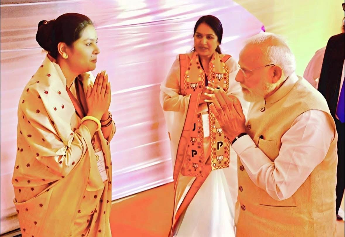 aishwaryam99's tweet photo. जन्मदिवस की बधाई शुभकामनाएं @Dr_Apoorvasingh https://t.co/EUBza4PsCG