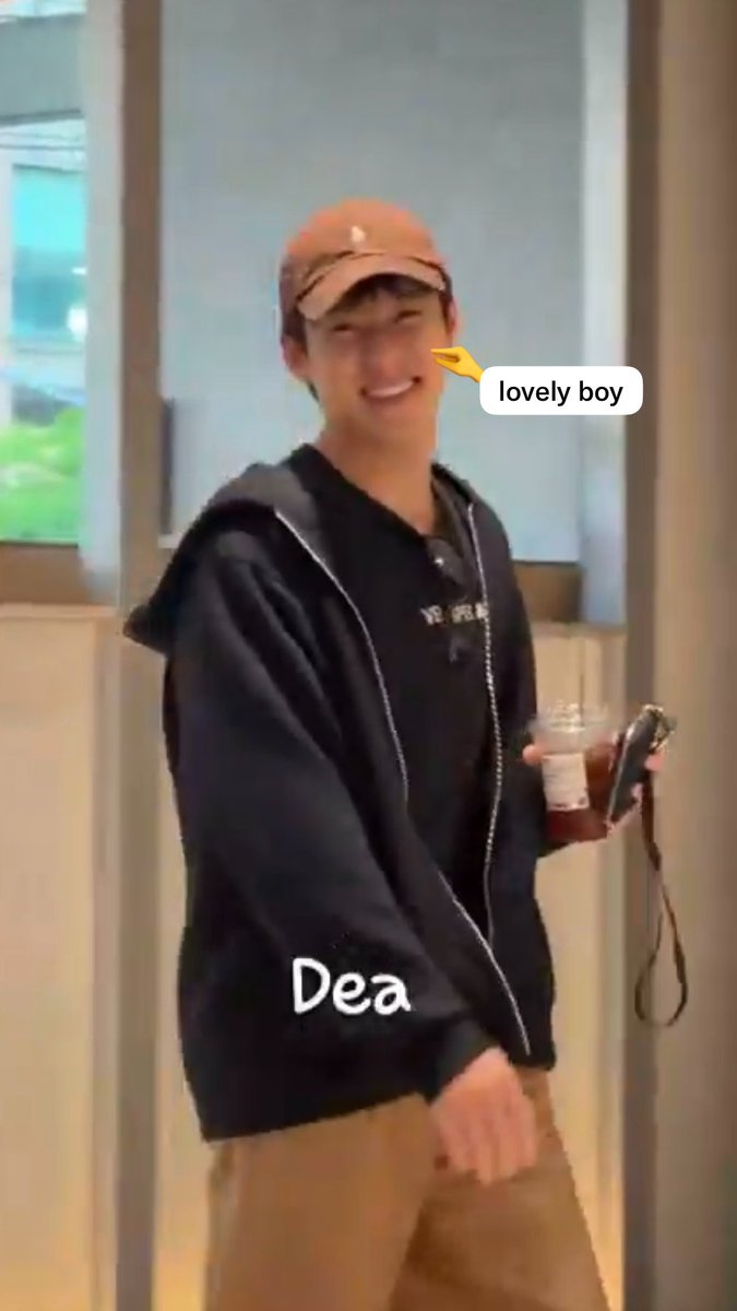 PhuTakwan's tweet photo. My a little Chubby Chubby boy 🧒🏻 Why @Lengso_ so cute cute cute cute 🥰 

#LengSo #LengThanaphon https://t.co/r3LbFQG3vH