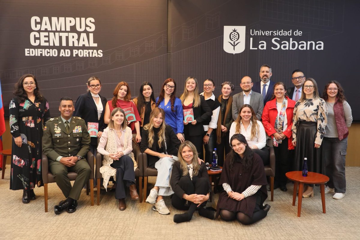 DInpec's tweet photo. 1️⃣. Hoy damos un paso más para que la resocialización tenga  herramientas con propósito.
Con el liderazgo del @MinjusticiaCo, desde el @INPEC_Colombia, y con el apoyo de @Accion_Interna y la @unisabana, lanzamos #NuevosMapasDeEsperanza. 🧵👇🏻 https://t.co/3esxlCpMXM