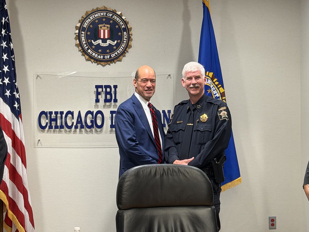 DuPageSheriff's tweet photo. Meeting with FBI Deputy Director at Chicago Field Office https://t.co/wJ1ZZTEsUT https://t.co/2rdyO4zgeM