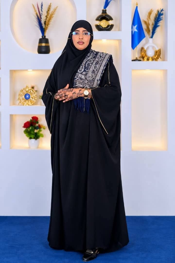 bmgshm's tweet photo. HANBALYO GUUR.
Waxan halkan ugu hanbalyaynahaya walalkay #Maxamed Cabdi Colow &amp; walashay #Kaaho Xuseen #ShiikhXasan oo meherka gurkoda uu ka dhacay #Mogadishu.
Waxan Alle ugu baryahaya inu siiyo awlad bari ah, xasiloni &amp; barwaqo.
Waxan u rajaynahaya gur barakaysan oo dagan. https://t.co/ZT4Bc8qnL8
