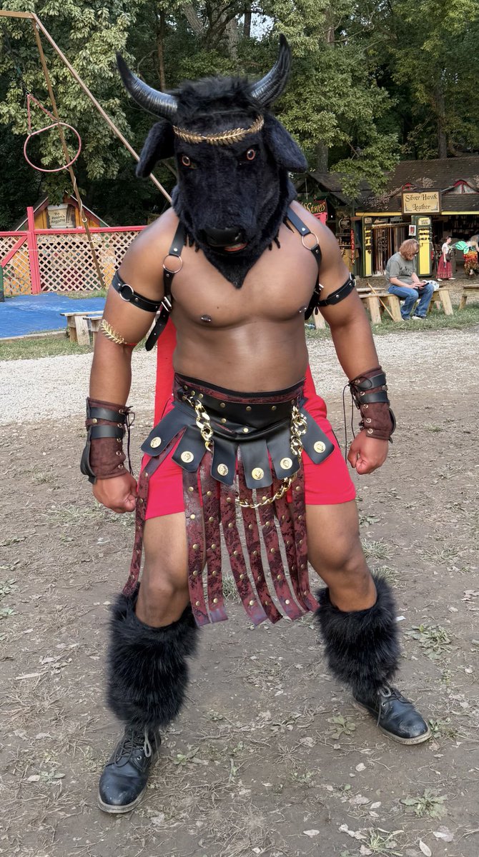 Cemilio_Frank's tweet photo. ✨MOO✨

went to my first renaissance festival last weekend as a minotaur https://t.co/KhiPeTgV3r