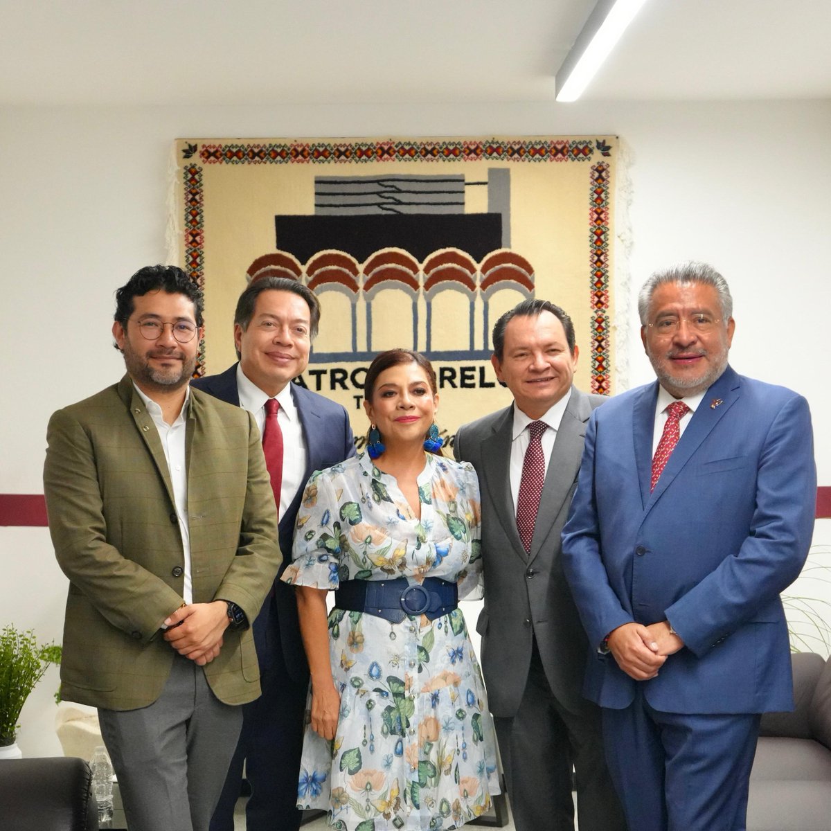 ClaraBrugadaM's tweet photo. Asistimos al Tercer Informe de Gobierno de la gobernadora @delfinagomeza, en compañía de @marathb, secretario del Trabajo y Previsión Social, @mario_delgado, secretario de Educación Pública, @huachodiazmena, gobernador Yucatán y @horacioduarteo, secretario de gobierno del @Edomex.