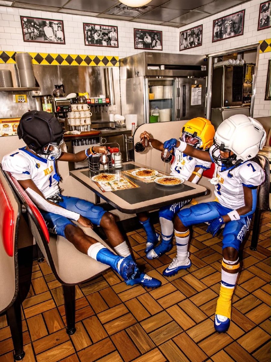 Guardian_Caps's tweet photo. POP OUT AT THE WAHO ⚪ ⚫ 🟡 

#GuardianCaps #WaffleHouse #BetterProtected
[ 📸 : @chrismarichardson ] https://t.co/WOl1boRdWk
