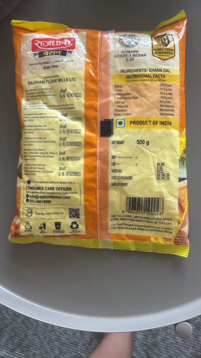 arorajivreal's tweet photo. @fssaiindia Zepto sent us expired Besan, pic attached, though replaced but how they supply expired grocery. Then supplied damaged pack yogurt, delivery boy refused return app also rejected. @Tukaram_IndIAS  @zepto https://t.co/bHSbIV2Zhz