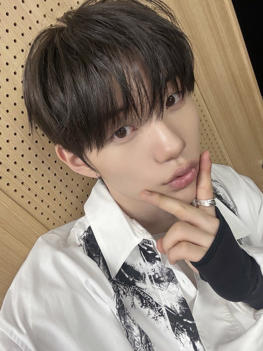 CYE_MEMBERS7's tweet photo. 클유아 컴백한다!!!!! 드디어 앨범 모든 노래들을 들려줄 수 있어서 너무너무 행복하당 헿~ 클로저~~ 많이많이 들어줘잉❤️

#서경배 #SEOKYOUNGBAE 
#CLOSEYOUREYES #클로즈유어아이즈
#CYE #클유아 https://t.co/9VARd8aG0q