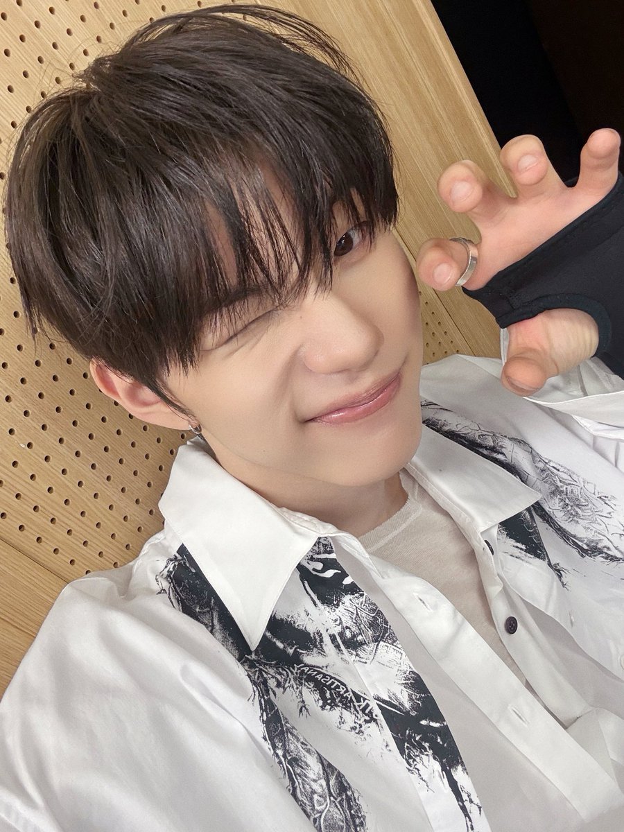 CYE_MEMBERS7's tweet photo. 클유아 컴백한다!!!!! 드디어 앨범 모든 노래들을 들려줄 수 있어서 너무너무 행복하당 헿~ 클로저~~ 많이많이 들어줘잉❤️

#서경배 #SEOKYOUNGBAE 
#CLOSEYOUREYES #클로즈유어아이즈
#CYE #클유아 https://t.co/9VARd8aG0q