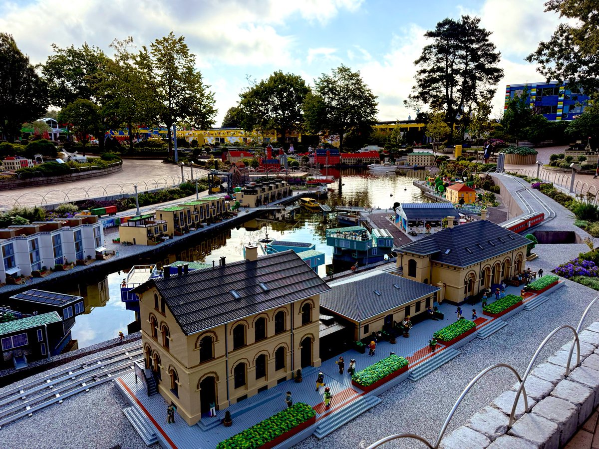 mavimenekse's tweet photo. Legoland Danimarka 08/26 https://t.co/OLdCLxdvRX