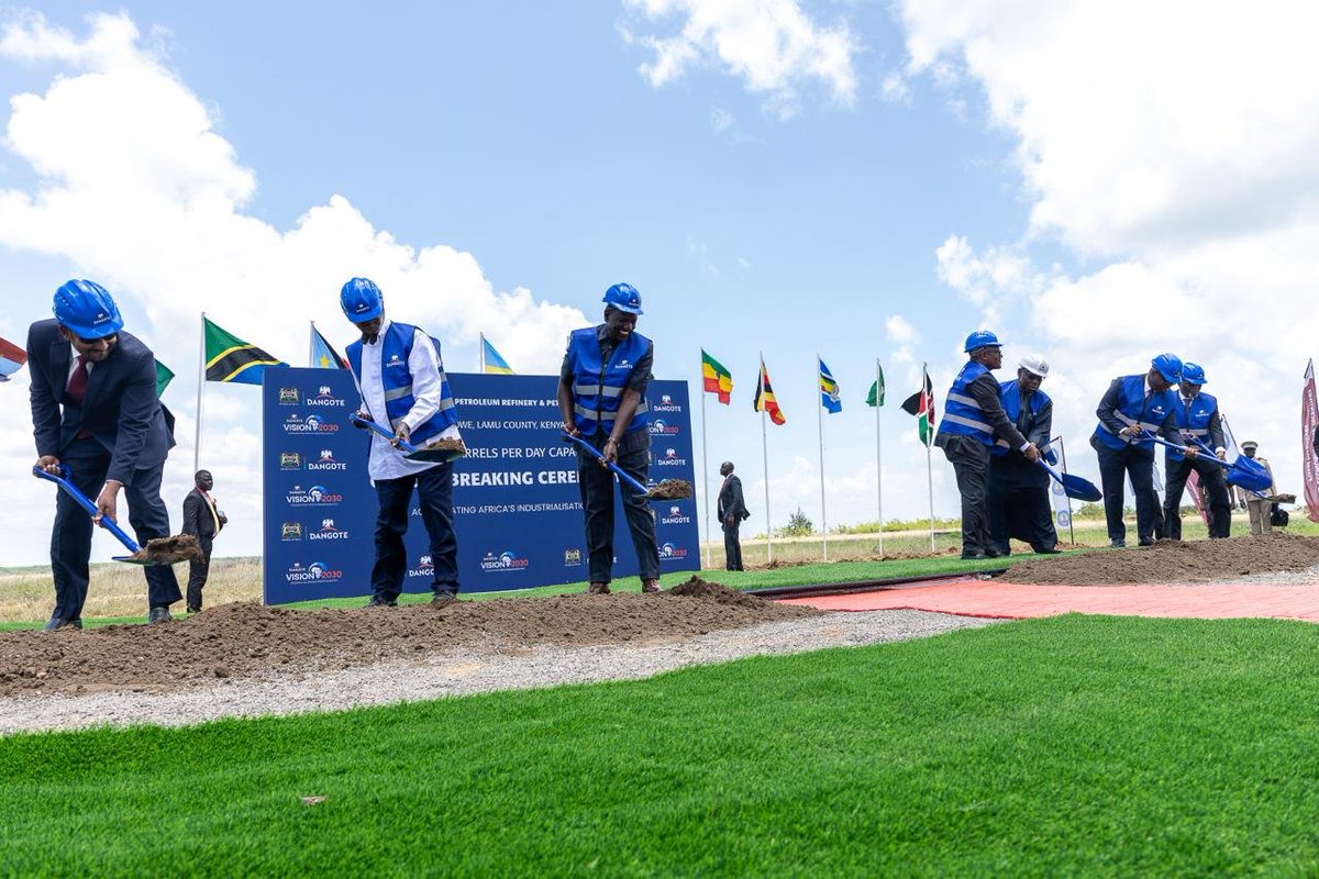 WilliamsRuto's tweet photo. Together with my brother Aliko Dangote, presided over the groundbreaking ceremony of the Dangote East Africa Petroleum Refinery, a KSh2.2 trillion ($16 billion) mega project set to transform the energy and industrial landscape of Kenya and the region. https://t.co/Vzfexck0fw