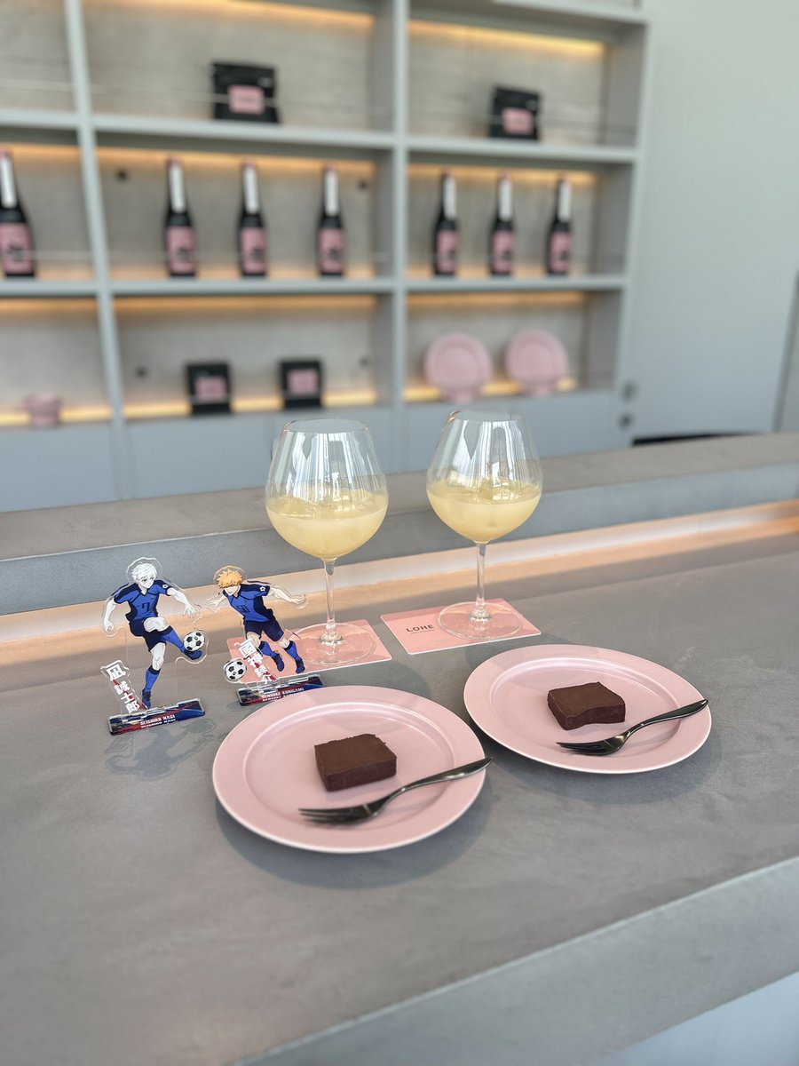 mukimukirenpi's tweet photo. 📍 LOHE COFFEE &amp; COFFEE COCKTAIL (梅田)

初夏に店内、真冬にテラスっていうキチガイ席選択した😅いつもわがままありがとう😭
店内もテラスも可愛すぎたから載せる♡ https://t.co/2CJuTySyAE