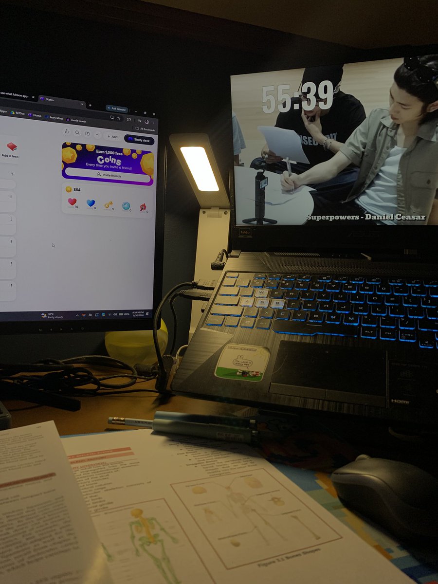 ririscove's tweet photo. #studytwt with juhoon 🙌🏼 https://t.co/ccU2w4OWCA