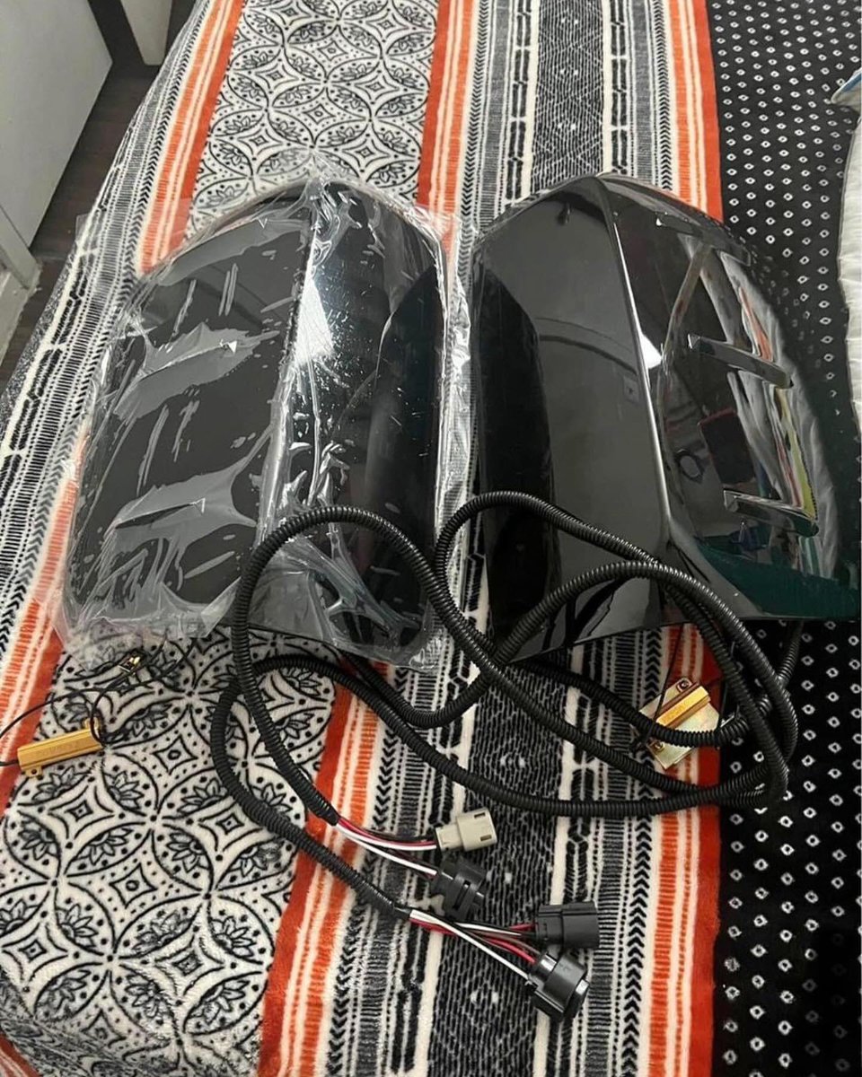 gmc_chevy_parts's tweet photo. Clidr LED Tail Light Lamp Assembly for 2014-2018 Chevy Silverado 1500/2015-2018 Chevy Silverado 2500HD 3500HD Taillight with Reverse Light Driver &amp; Passenger Side

Never used just made sure they worked , plug and go no need to change anything

#gmc #buick #obs #chevysilverado https://t.co/pllOE4ZEBO