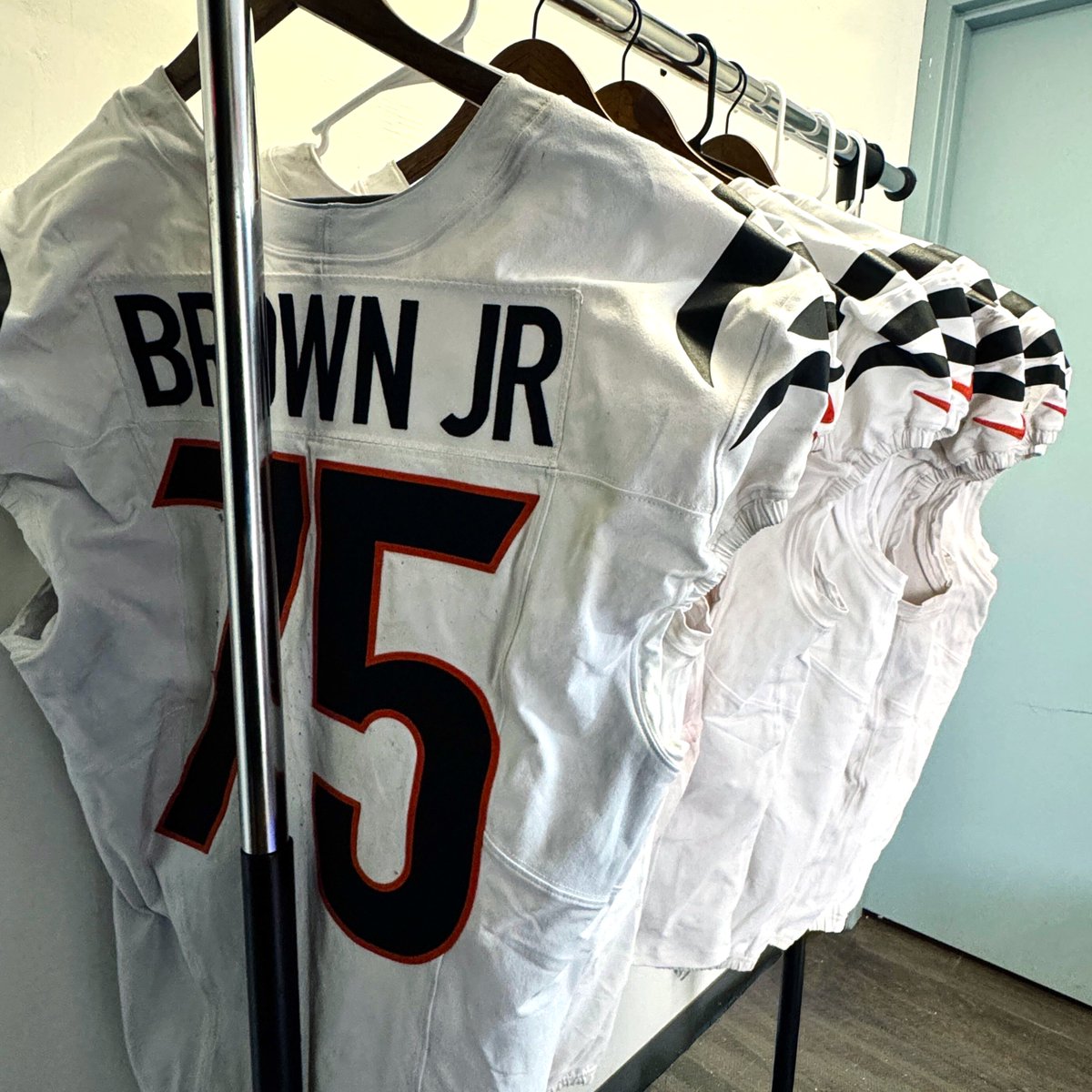 BengalsBids's tweet photo. CINCINNATI: WHO DEY! 🐅🟧⬛️
👉 KEEP AN EYE ON BENGALS BIDS:
https://t.co/E7uhpti2m4

Who Dey, stay locked in! 🚨⚡️ Game-used gear straight from the field could be hitting Bengals Bids at any moment! 🏈👕👟

#WhoDey #CincinnatiBengals #Bengals #BengalsBids #Metabilia #GameUsed https://t.co/LrgnT9wRHX