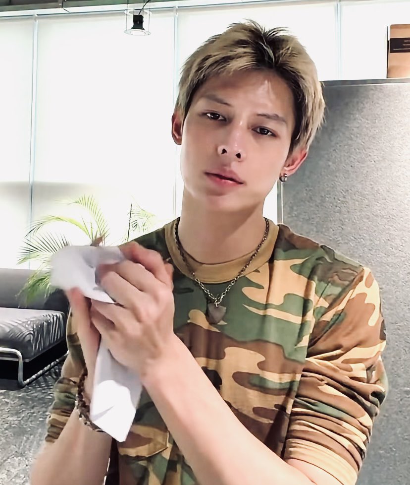 kaieasyyy's tweet photo. eh abang? abang anggota? https://t.co/NwPf72yBZm