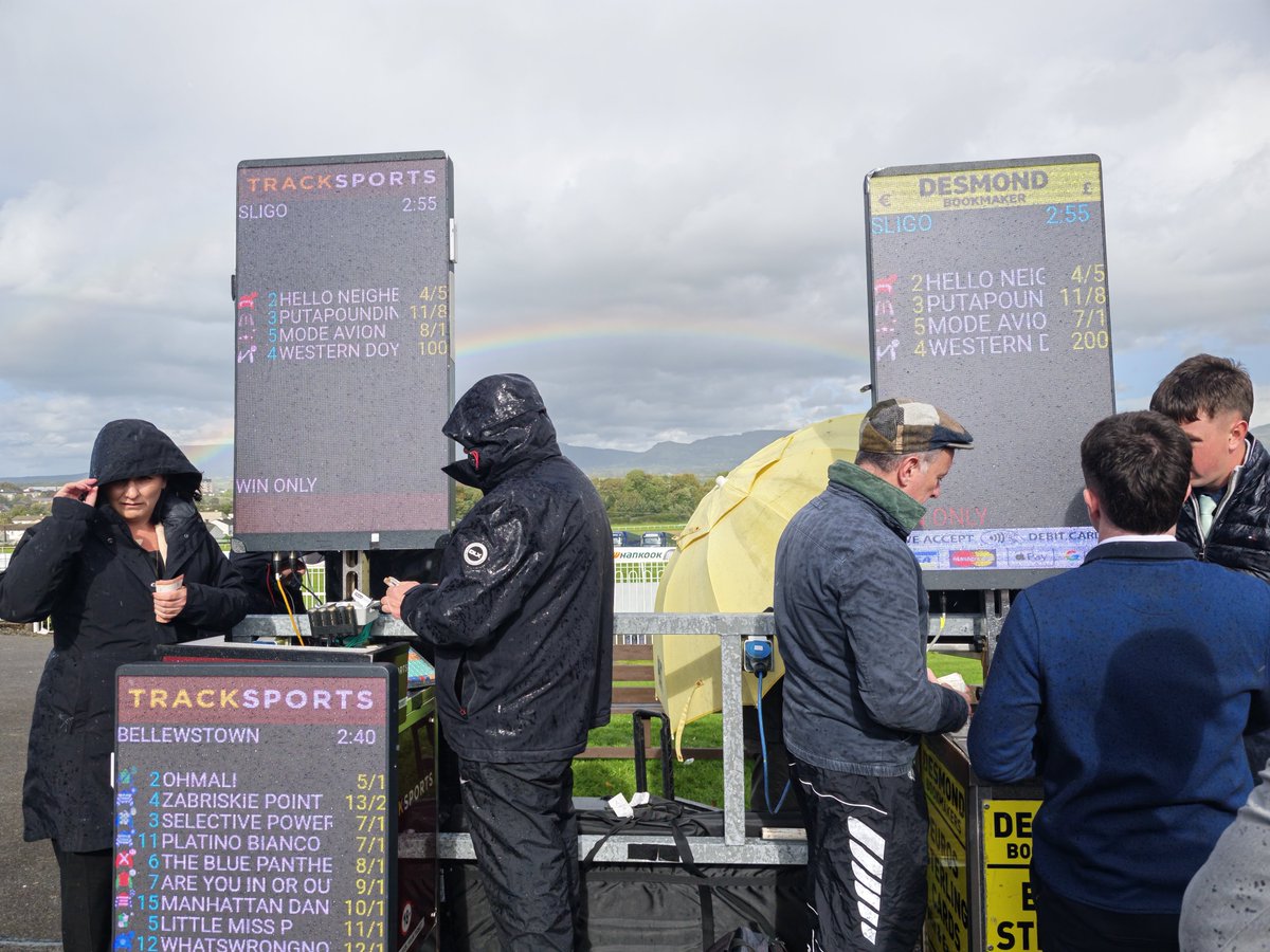 Oncourseodds's tweet photo. Fancy a bet at @Sligoraces ? 🏇 Head over to #TrackSports and #DesmondBookmakers and check their live on-course prices at https://t.co/J0iTEXSNUE @inpbaoc https://t.co/hiyXMRTrdC