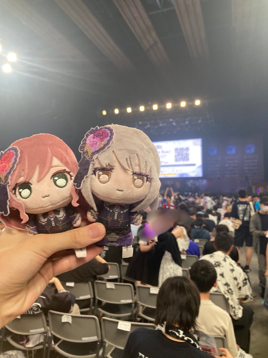 Shun29545950's tweet photo. え、1ヶ月前っすか？１週間前の間違えじゃなくて？
にしてもやっぱあの日は忘れられないぁ
初めての単独で、初めての連番をしたりほんとにいい思い出だった✨
これからもずっとRoseliaに���てを賭けようか。
ファイティーン🥀

 #バンドリ
 #Roselia https://t.co/0aXxgxY2Ss
