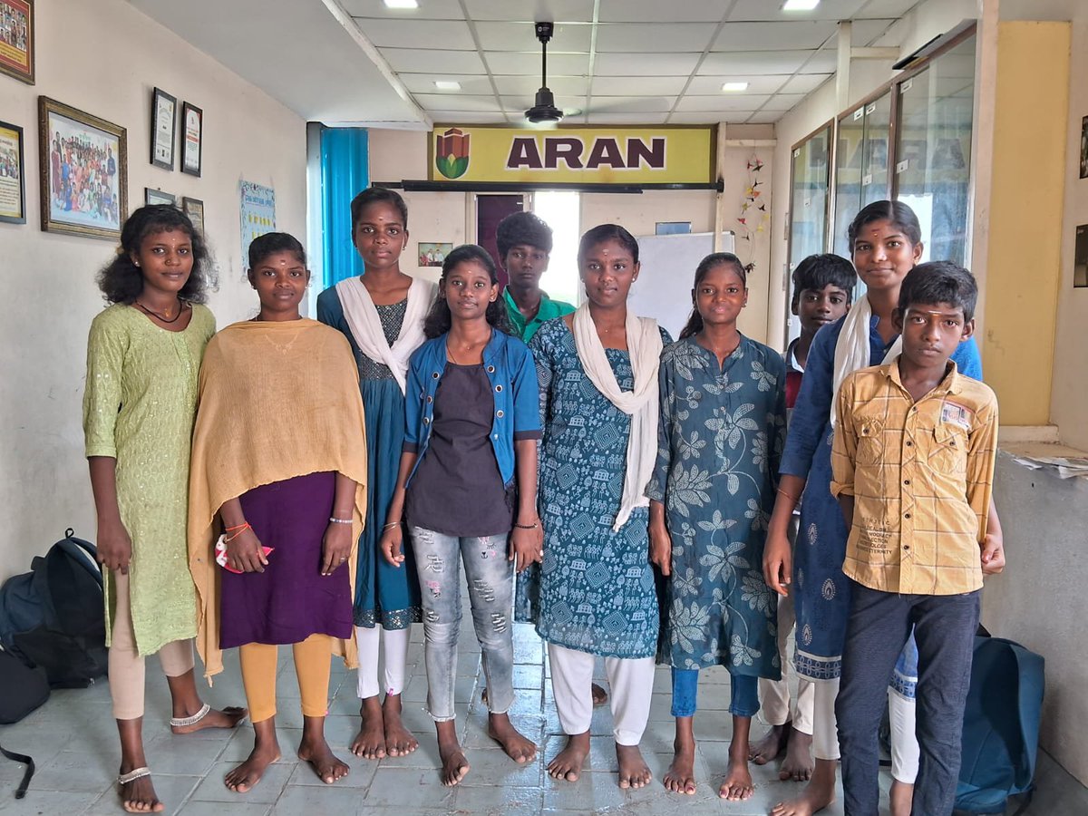 aranvolunteers's tweet photo. நமது வழிகாட்டுதலில் பொதுத்தேர்வினை எதிர்கொள்ளவிருக்கும் கற்கை நன்றே வகுப்பு மாணவர்கள், தங்களது காலாண்டு விடுமுறையைப் பயனுள்ள வகையில் செலவிடும் விதமாக அரண் வள மையத்தில் கல்வி கற்பதில் ஈடுபட்டு வருகின்றனர். 😊

#அரண் 
#கற்றல்_மையம்
#காலாண்டு_விடுமுறை 
#பழங்குடியினர்_க��்வி https://t.co/wDQhXV7bsc