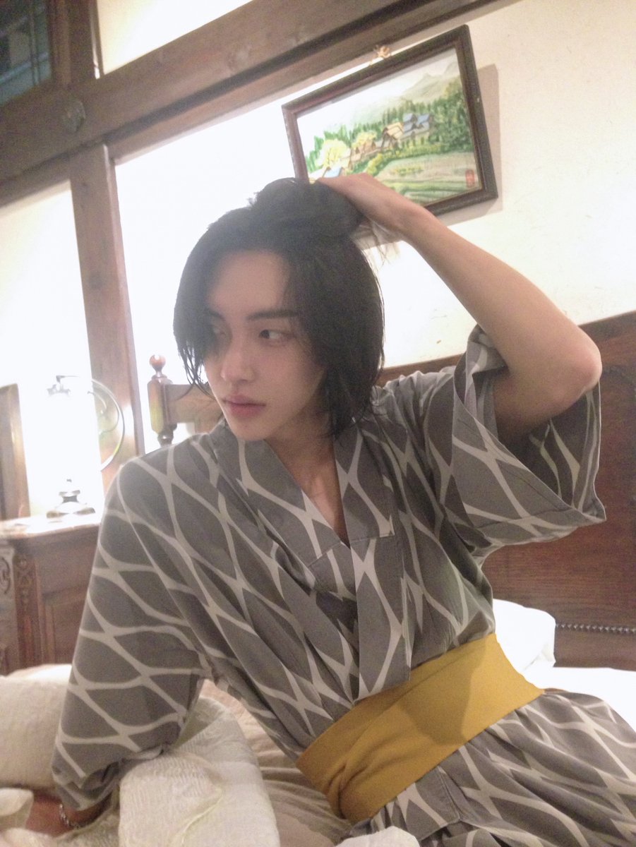 1bin_b1ack's tweet photo. 역시 박원빈의 베이스는 청순 https://t.co/gDAKS6BTzq